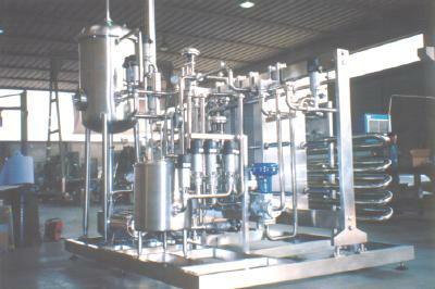 Impianto premontato UHT per latte vaccino<br>con scambiatore di calore a piastre. Portata 3.150/6.300 lt/h